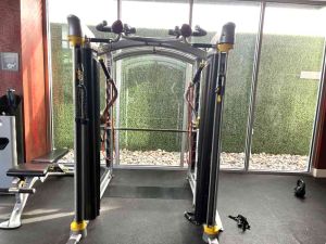 multi function exercise machine with dip bars smith machine weighted cables